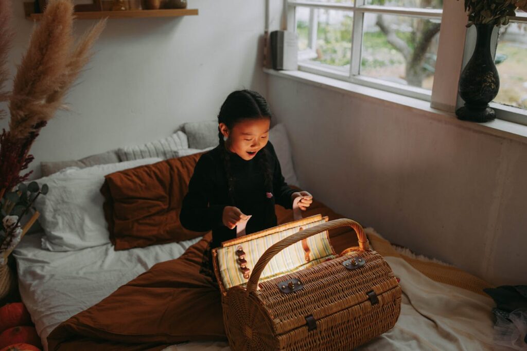 kids opening food basket